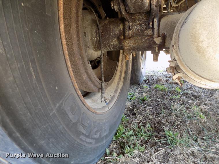 image for item DE1138 1999 Wilson DWH-400 Pace Setter double hopper bottom grain trailer