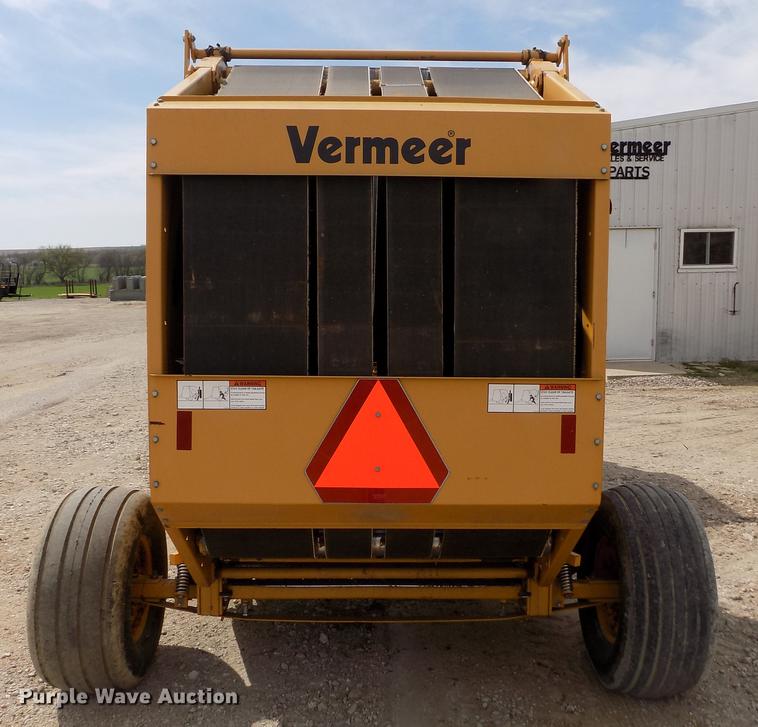 image for item DE1154 1999 Vermeer 504 Super I round baler