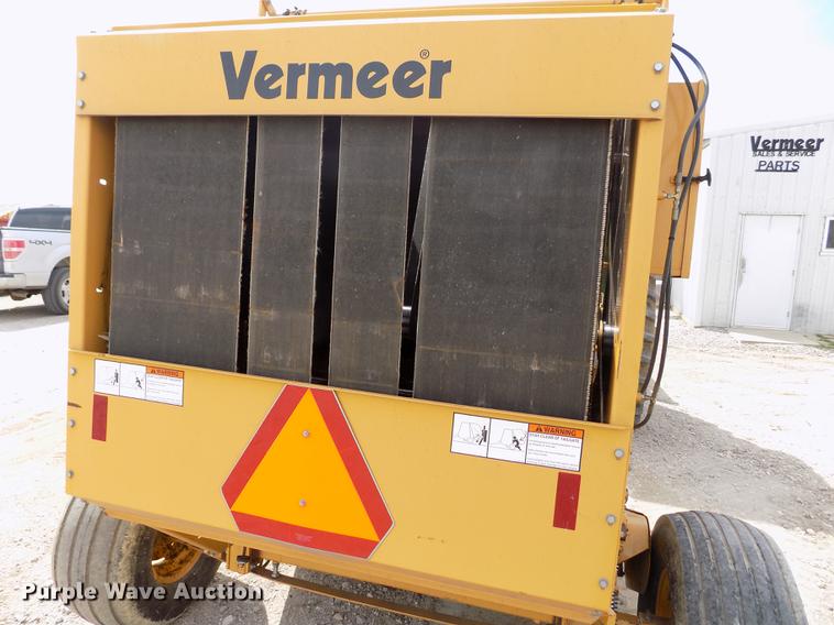 image for item DE1154 1999 Vermeer 504 Super I round baler