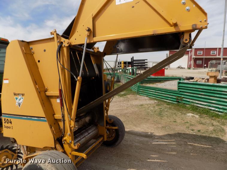 image for item DE1154 1999 Vermeer 504 Super I round baler