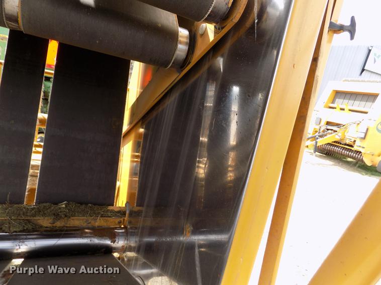 image for item DE1154 1999 Vermeer 504 Super I round baler