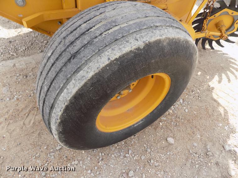 image for item DE1154 1999 Vermeer 504 Super I round baler