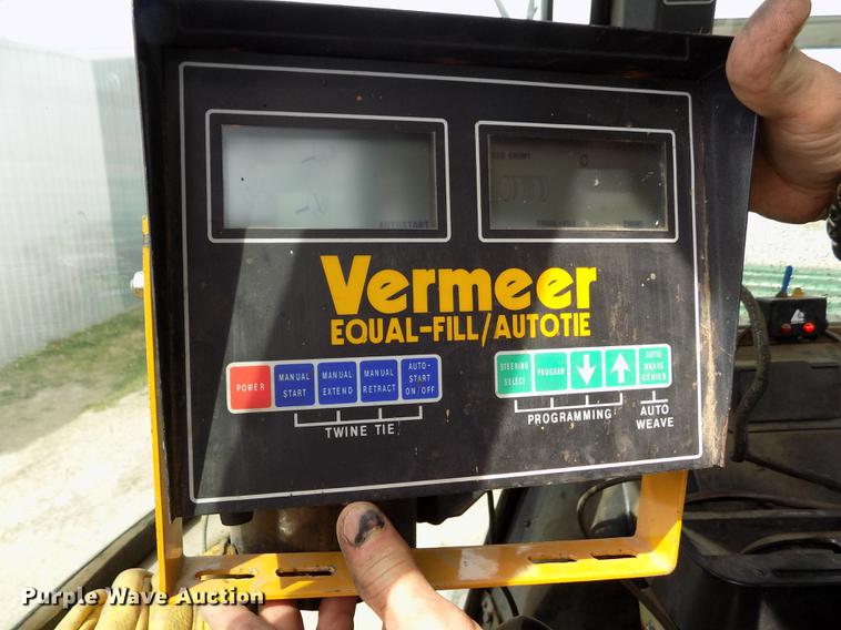 image for item DE1154 1999 Vermeer 504 Super I round baler