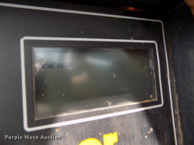 image for item DE1154 1999 Vermeer 504 Super I round baler