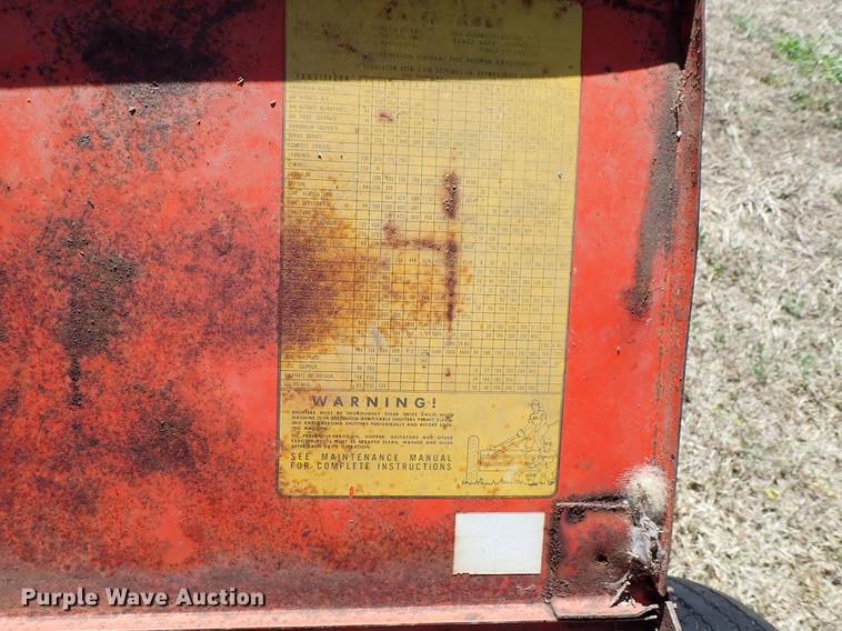 image for item DF1085 (2) New Idea grain drills