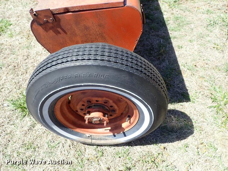 image for item DF1085 (2) New Idea grain drills