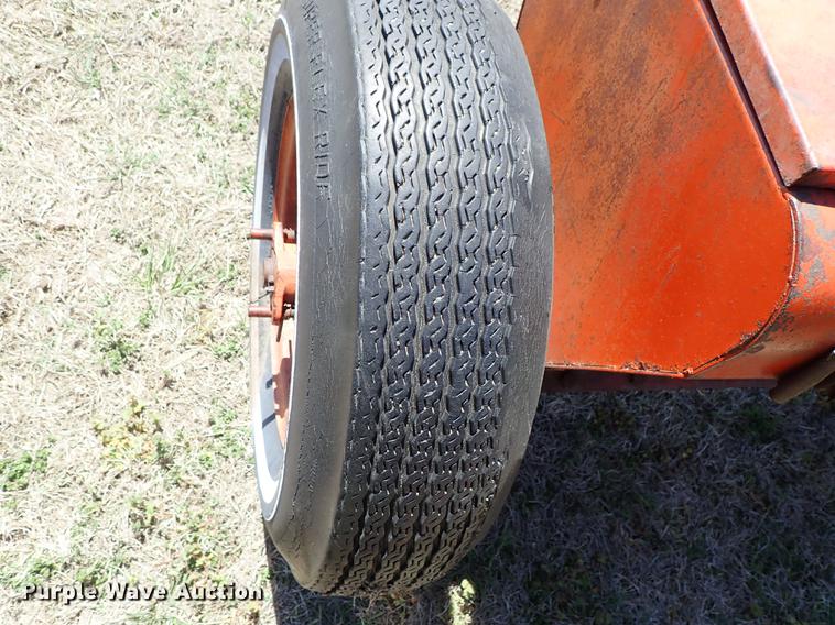 image for item DF1085 (2) New Idea grain drills