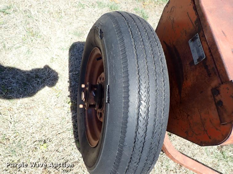 image for item DF1085 (2) New Idea grain drills