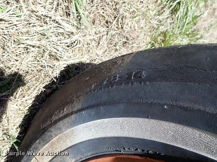 image for item DF1085 (2) New Idea grain drills