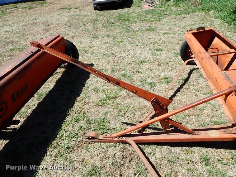 image for item DF1085 (2) New Idea grain drills