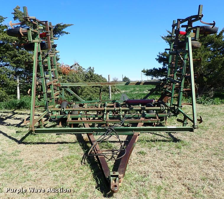 image for item DF1089 John Deere 1010 field cultivator