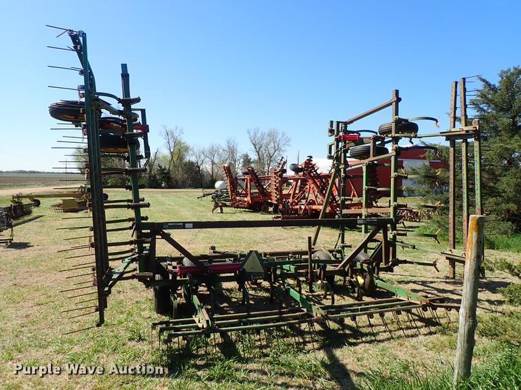image for item DF1089 John Deere 1010 field cultivator
