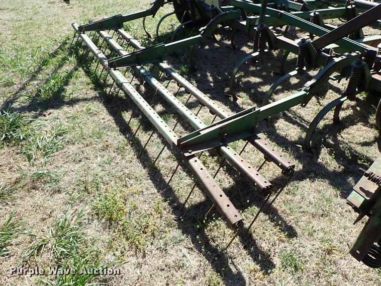 image for item DF1089 John Deere 1010 field cultivator