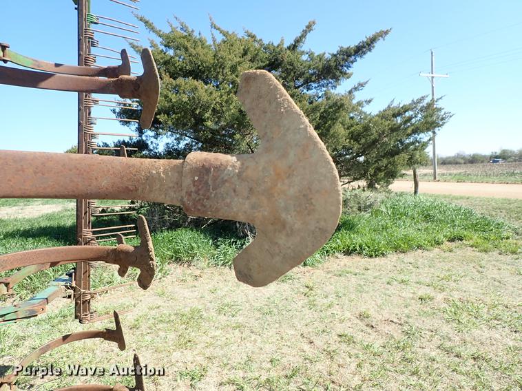 image for item DF1089 John Deere 1010 field cultivator
