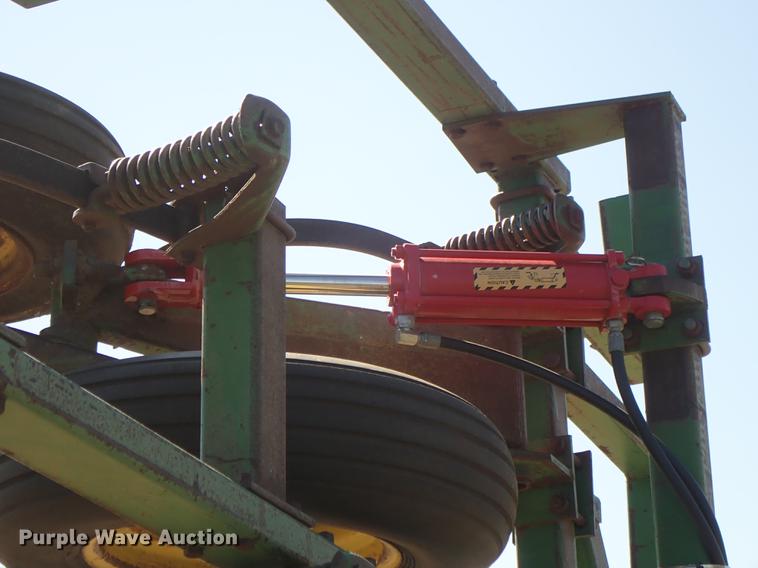 image for item DF1089 John Deere 1010 field cultivator