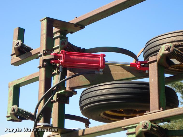 image for item DF1089 John Deere 1010 field cultivator