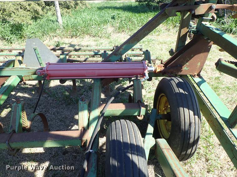 image for item DF1089 John Deere 1010 field cultivator