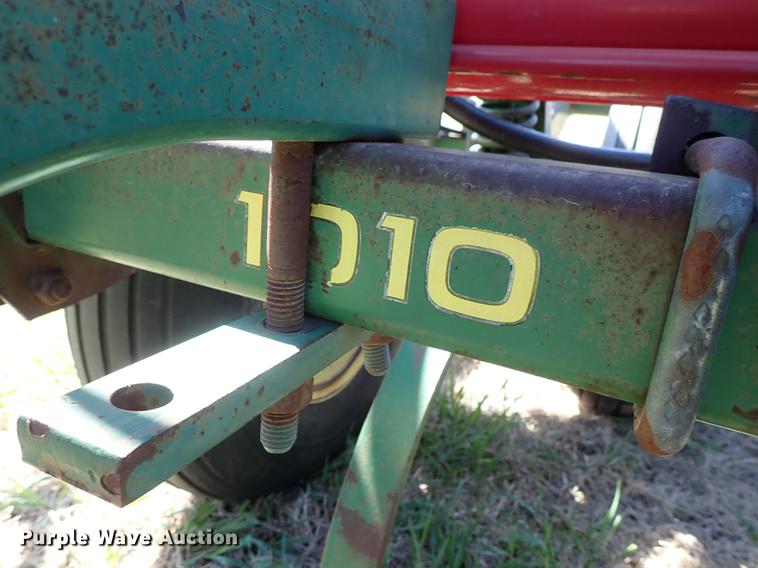 image for item DF1089 John Deere 1010 field cultivator