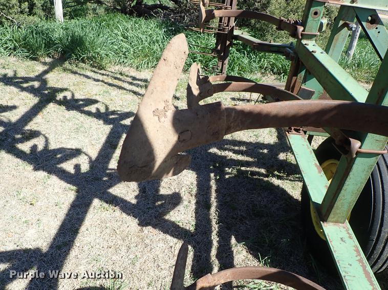 image for item DF1089 John Deere 1010 field cultivator