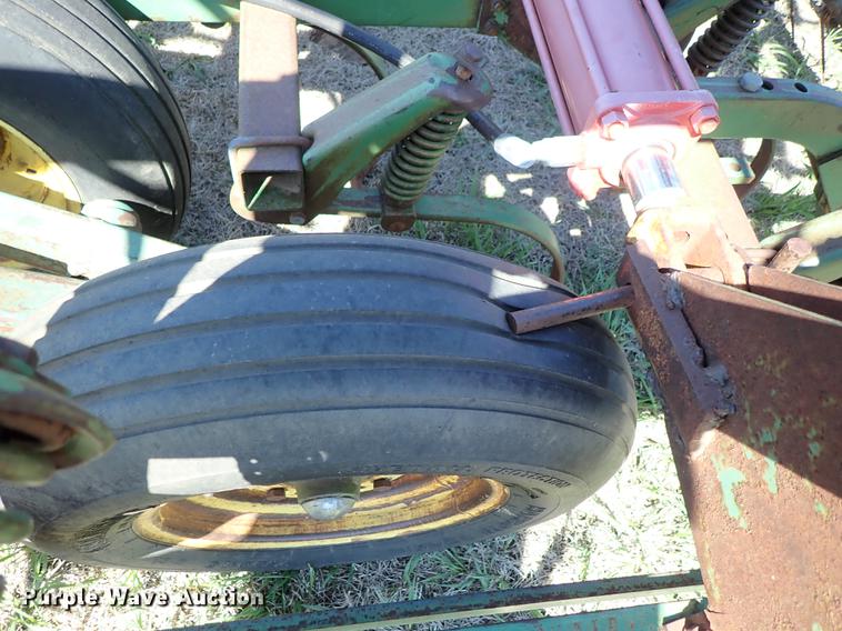 image for item DF1089 John Deere 1010 field cultivator