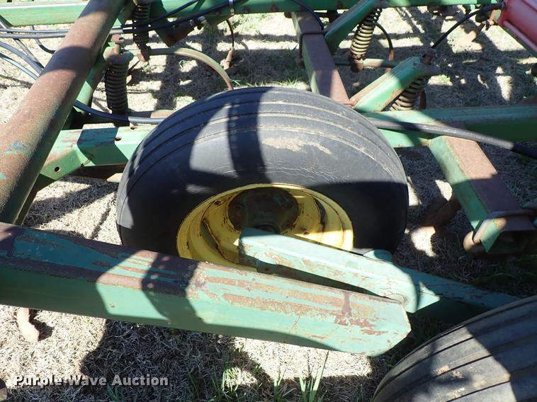 image for item DF1089 John Deere 1010 field cultivator