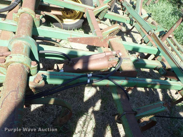 image for item DF1089 John Deere 1010 field cultivator