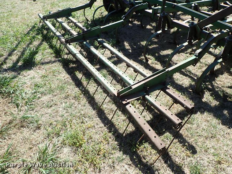 image for item DF1089 John Deere 1010 field cultivator