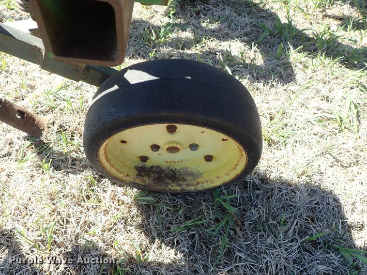 image for item DF1090 John Deere 825 cultivator