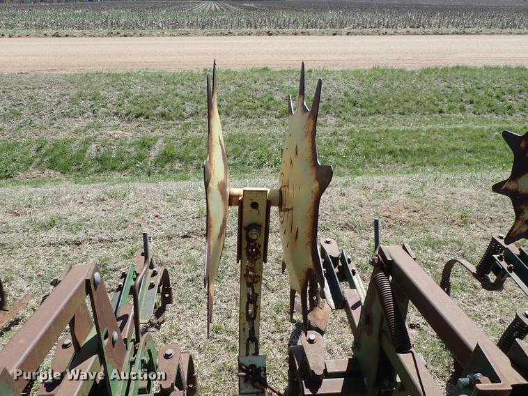 image for item DF1090 John Deere 825 cultivator