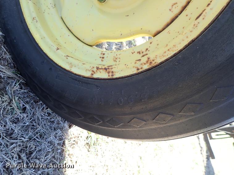 image for item DF1090 John Deere 825 cultivator