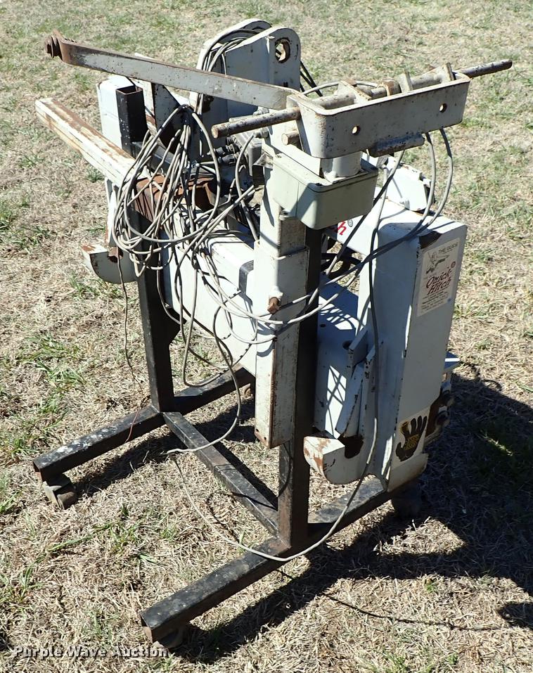 image for item DF1091 Lincoln Creek Mfg. The Guide quick hitch three point row crop guidance