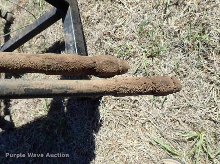 image for item DF1091 Lincoln Creek Mfg. The Guide quick hitch three point row crop guidance