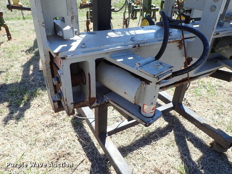 image for item DF1091 Lincoln Creek Mfg. The Guide quick hitch three point row crop guidance