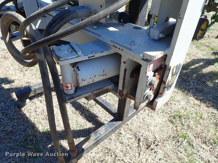 image for item DF1091 Lincoln Creek Mfg. The Guide quick hitch three point row crop guidance