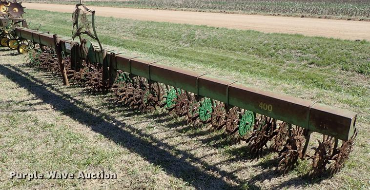 image for item DF1092 John Deere 400 rotary hoe
