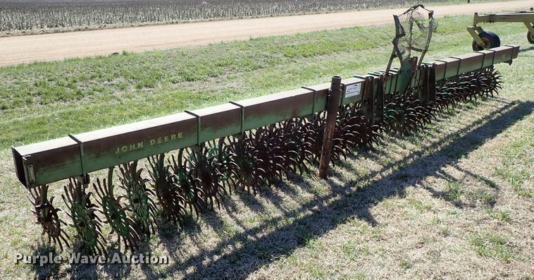 image for item DF1092 John Deere 400 rotary hoe