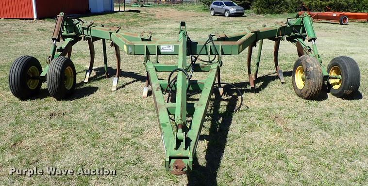 image for item DF1096 John Deere 915 ripper