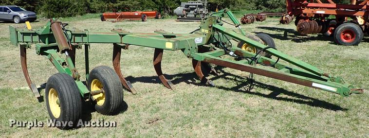 image for item DF1096 John Deere 915 ripper