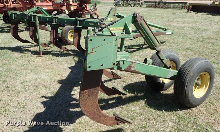 image for item DF1096 John Deere 915 ripper