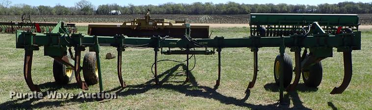 image for item DF1096 John Deere 915 ripper