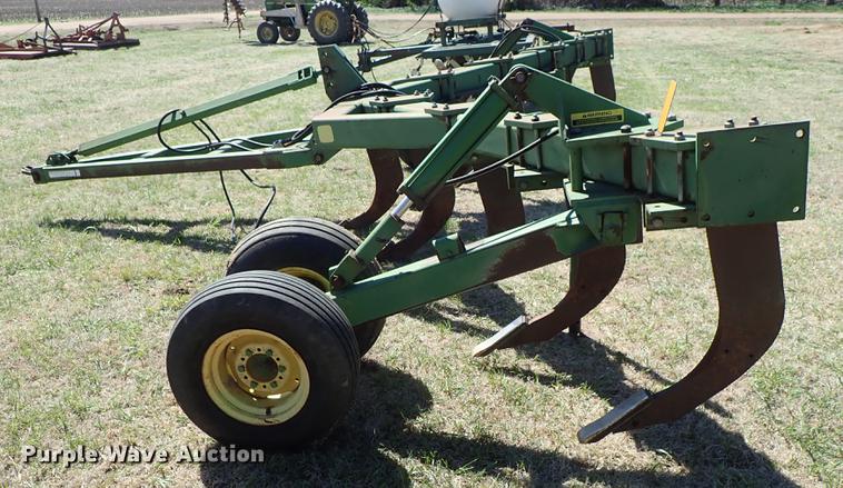 image for item DF1096 John Deere 915 ripper