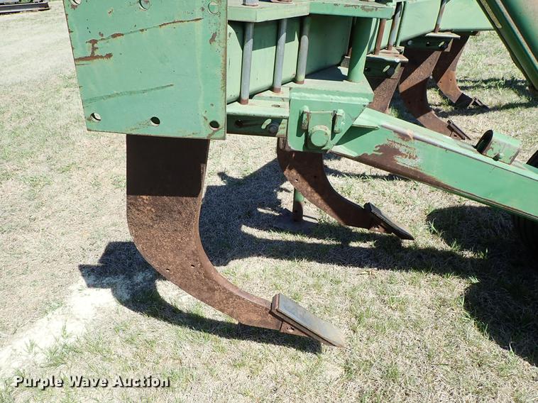 image for item DF1096 John Deere 915 ripper
