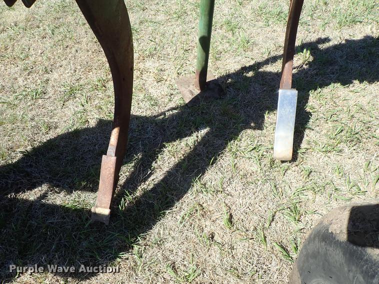 image for item DF1096 John Deere 915 ripper