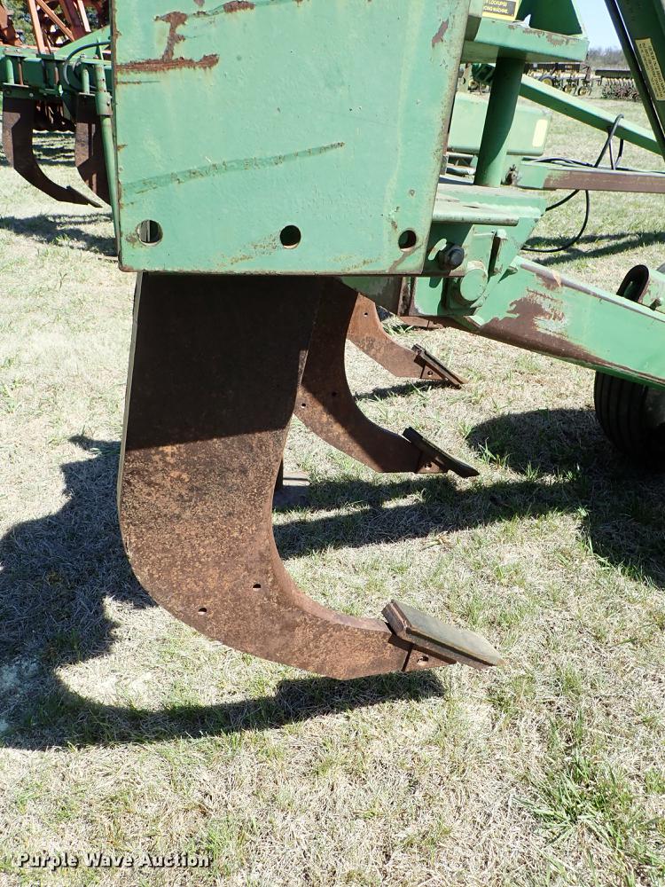 image for item DF1096 John Deere 915 ripper