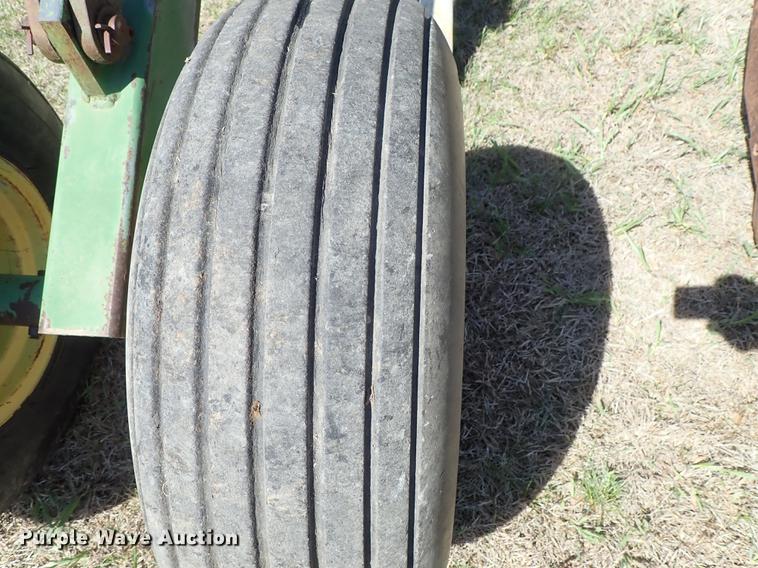 image for item DF1096 John Deere 915 ripper