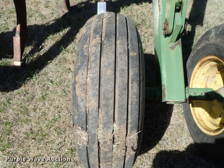 image for item DF1096 John Deere 915 ripper