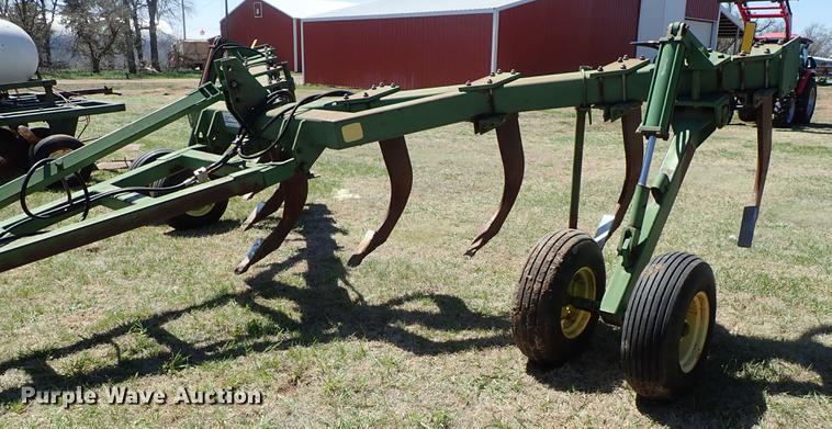 image for item DF1096 John Deere 915 ripper