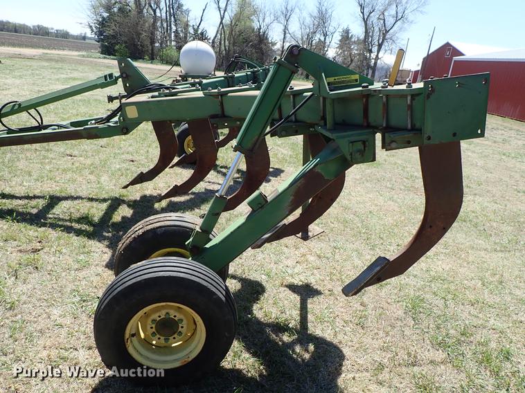 image for item DF1096 John Deere 915 ripper