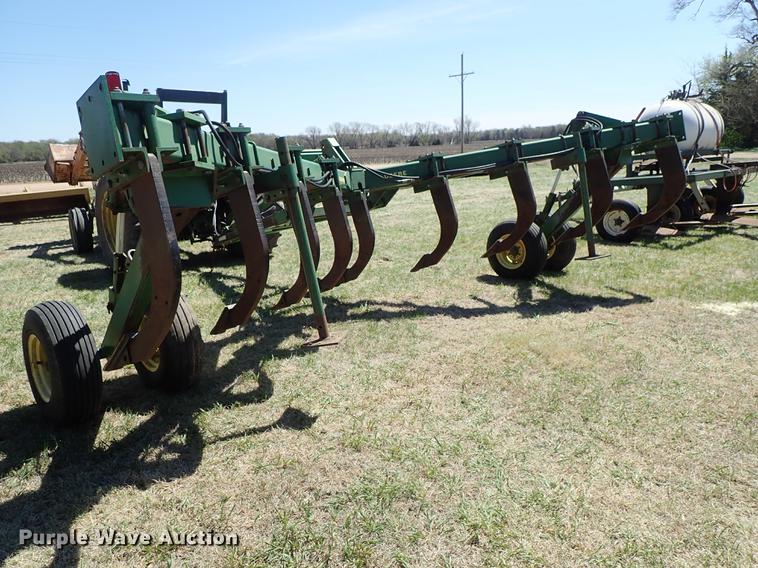 image for item DF1096 John Deere 915 ripper