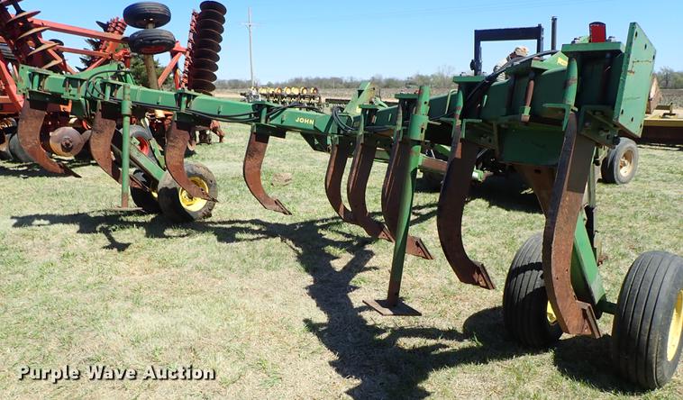 image for item DF1096 John Deere 915 ripper